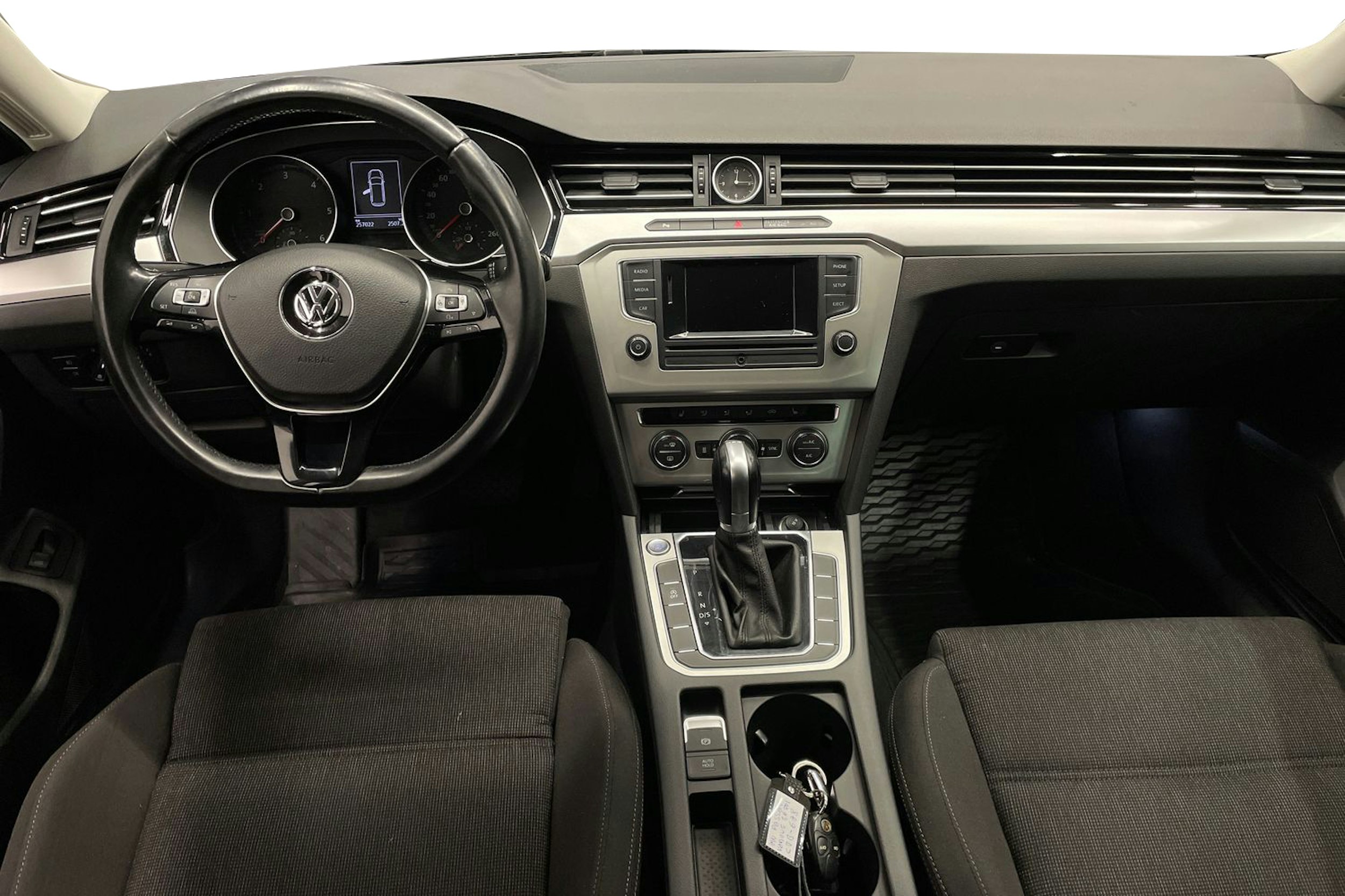 Musta Volkswagen PASSAT 2015 kuva 9.