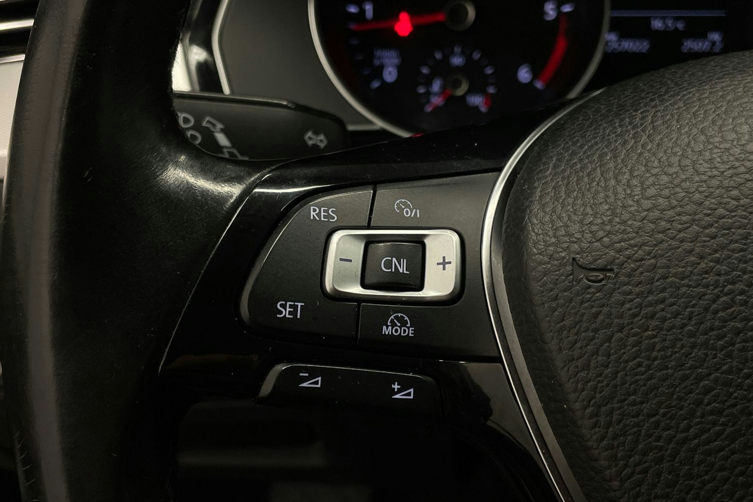 Musta Volkswagen PASSAT 2015 kuva 17.