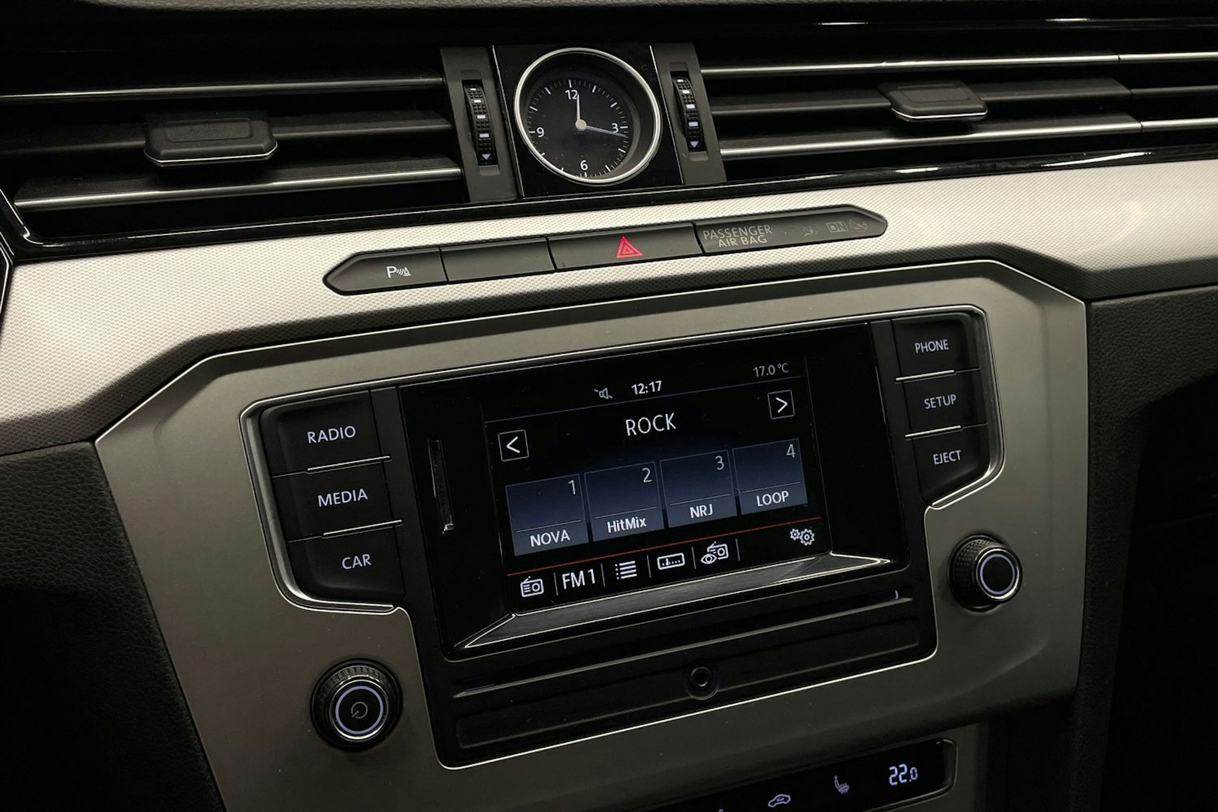 Musta Volkswagen PASSAT 2015 kuva 21.