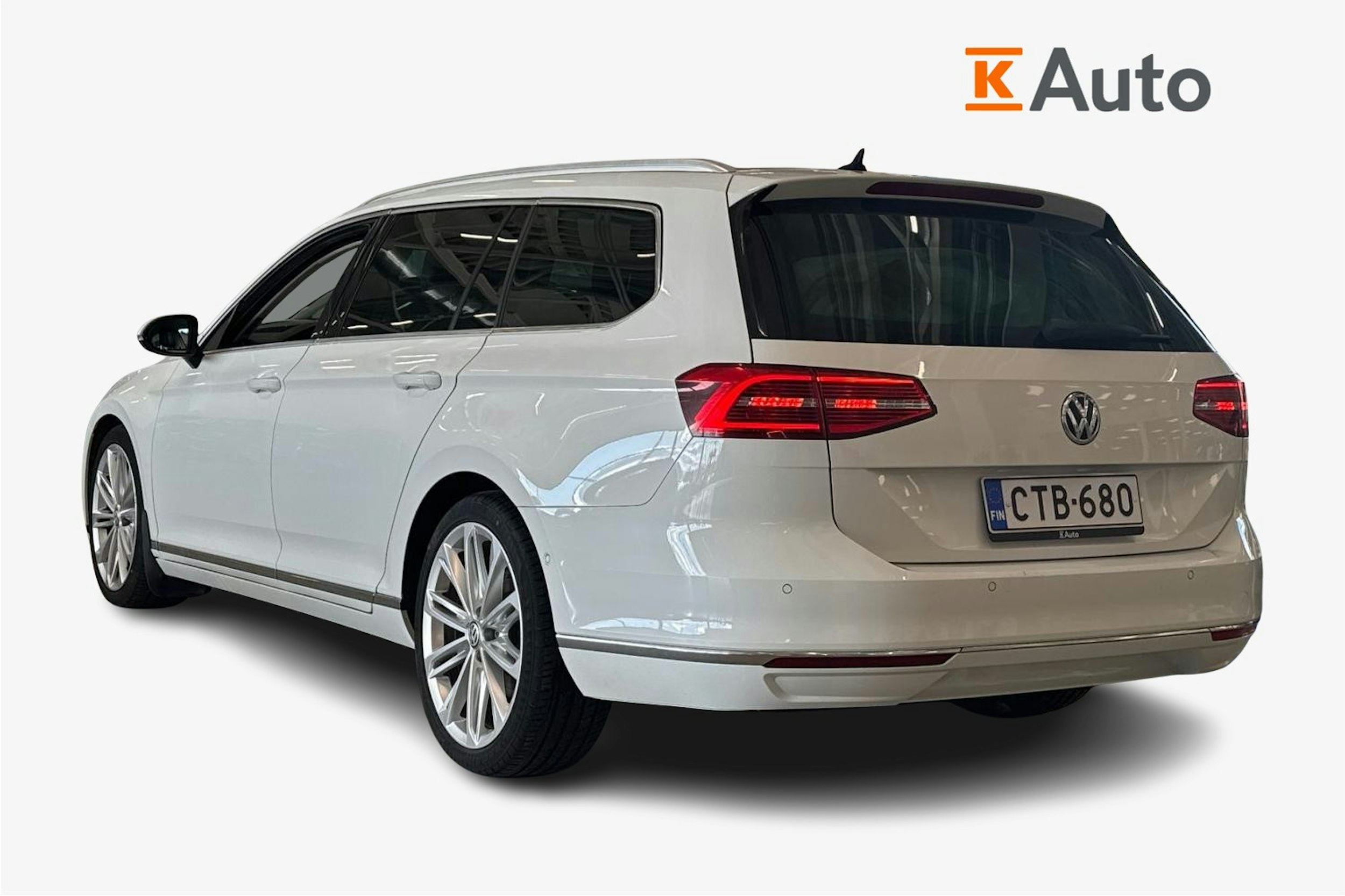 valkoinen Volkswagen Passat 2015 kuva 2.