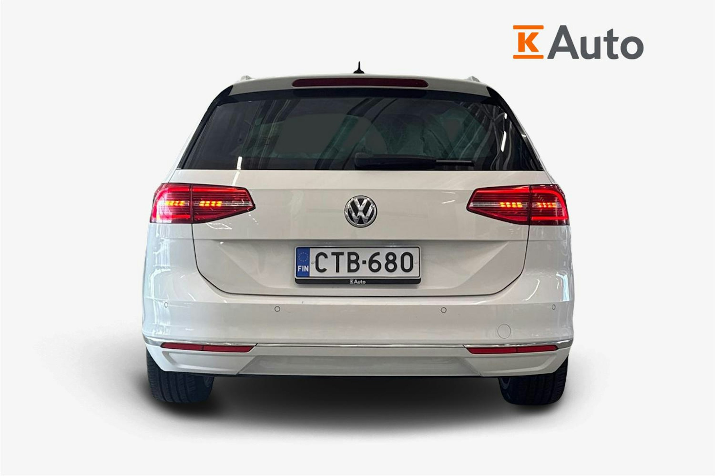 valkoinen Volkswagen Passat 2015 kuva 3.
