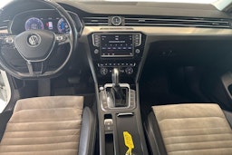 valkoinen Volkswagen Passat 2015 kuva 9.