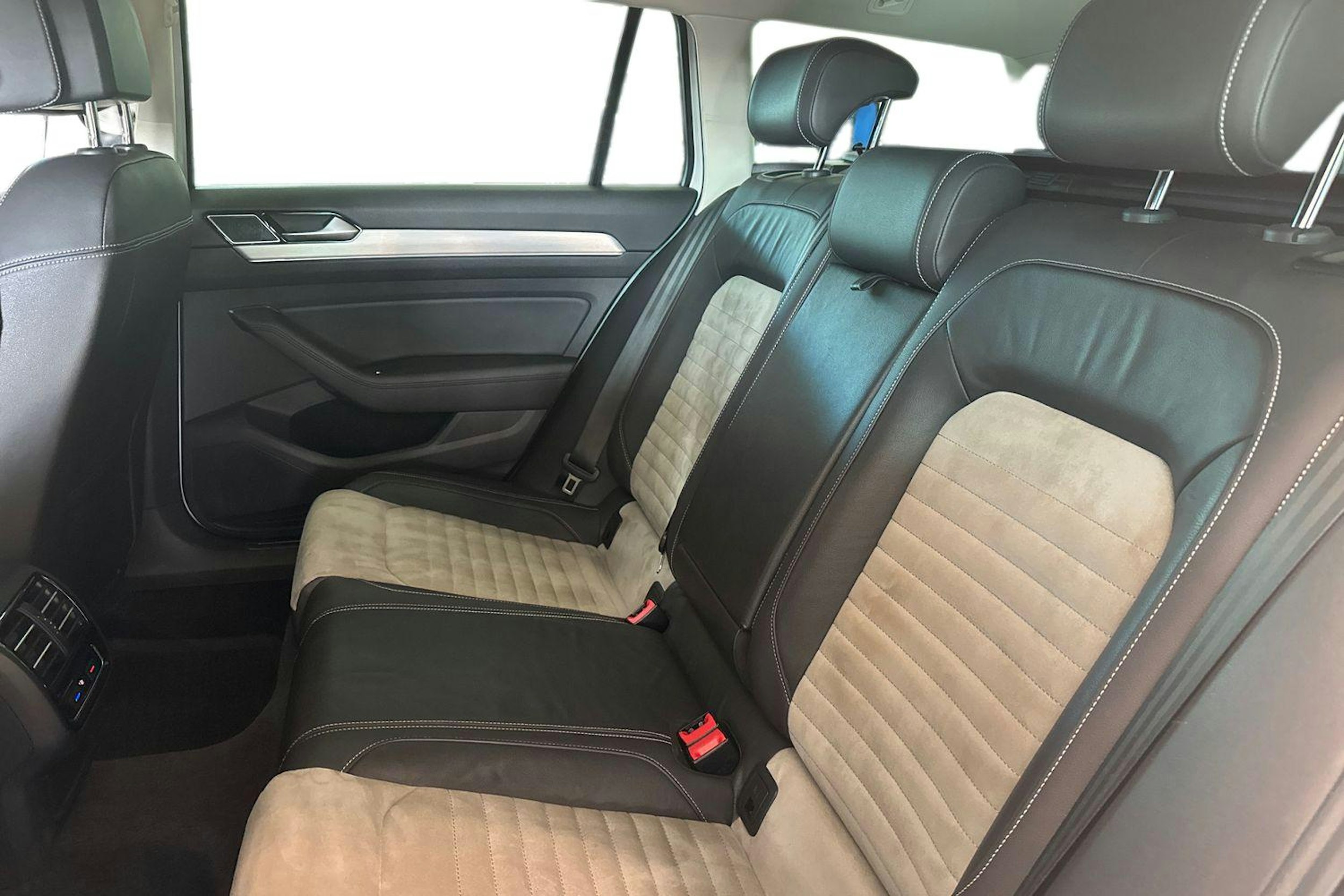 valkoinen Volkswagen Passat 2015 kuva 10.