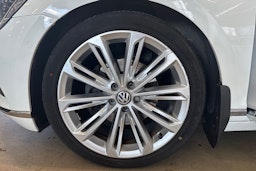 valkoinen Volkswagen Passat 2015 kuva 11.
