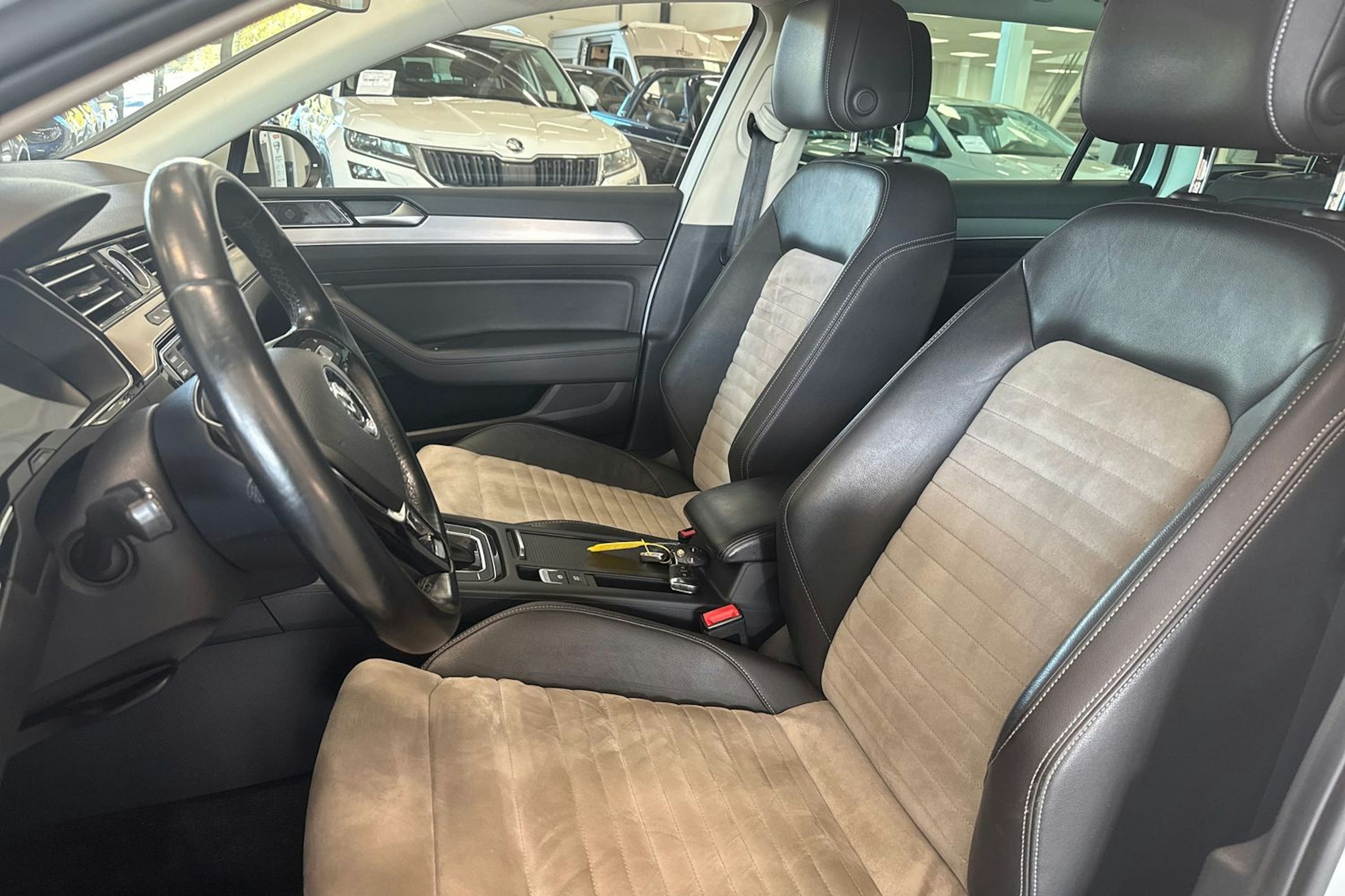 valkoinen Volkswagen Passat 2015 kuva 14.