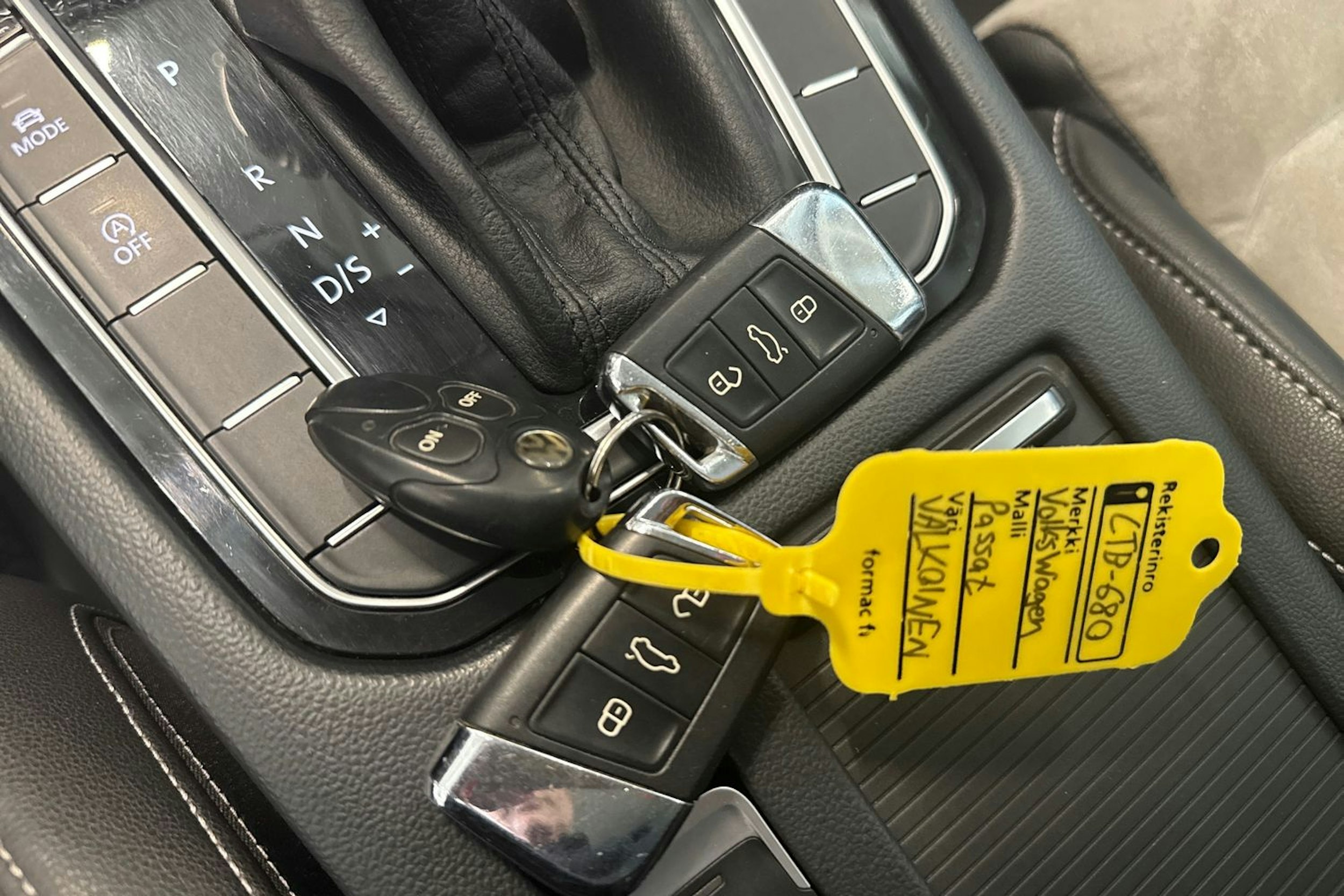 valkoinen Volkswagen Passat 2015 kuva 16.