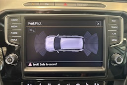 valkoinen Volkswagen Passat 2015 kuva 19.