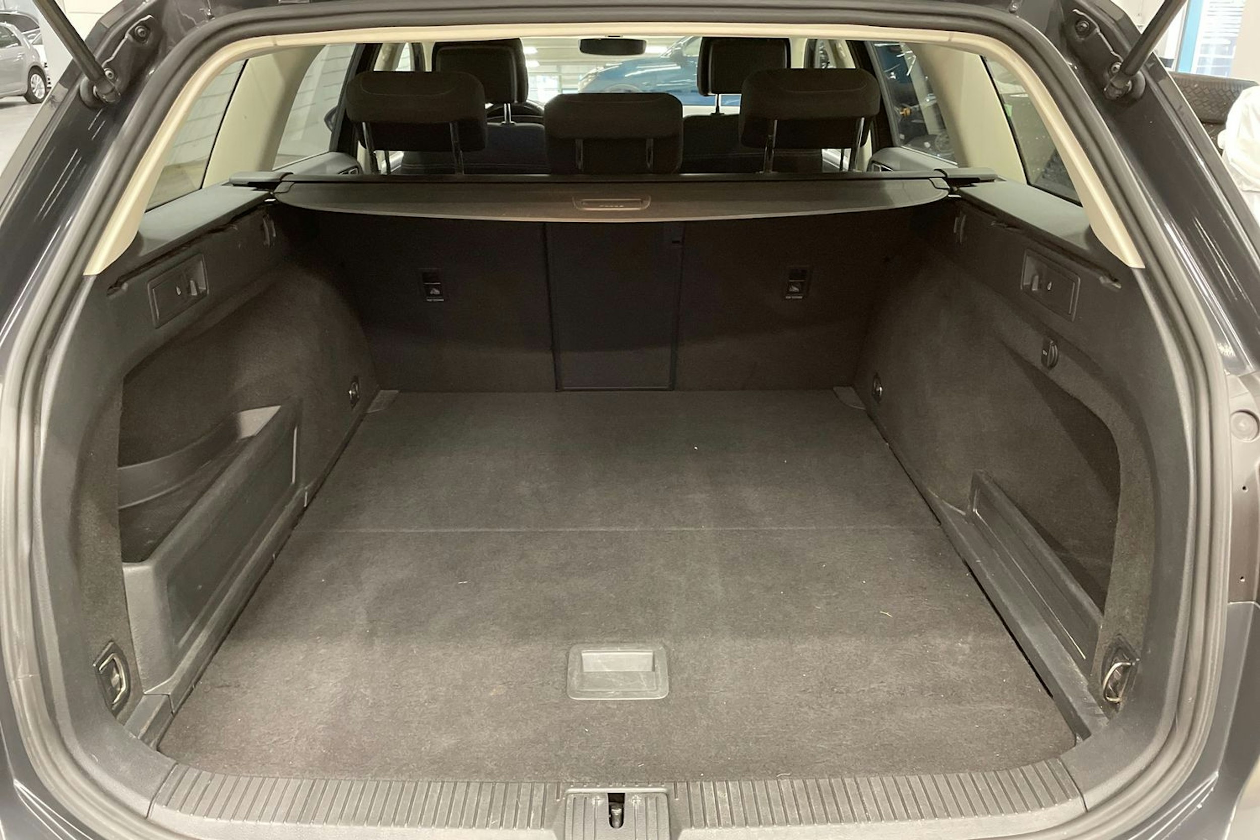 Harmaa Volkswagen PASSAT 2015 kuva 12.