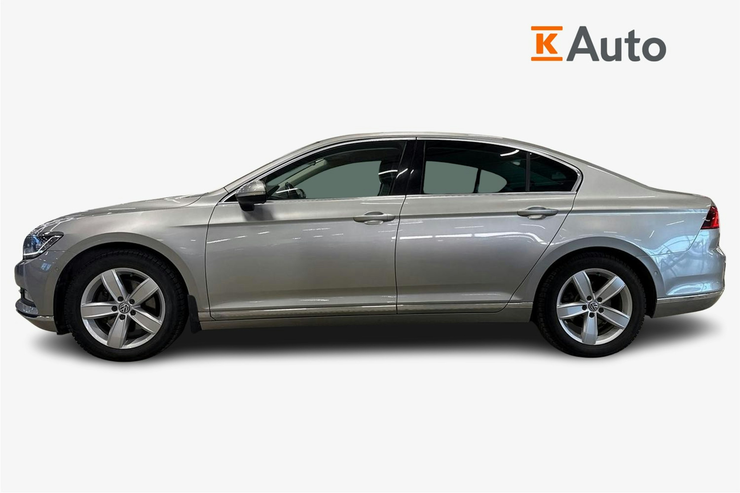 harmaa Volkswagen Passat 2015 kuva 6.