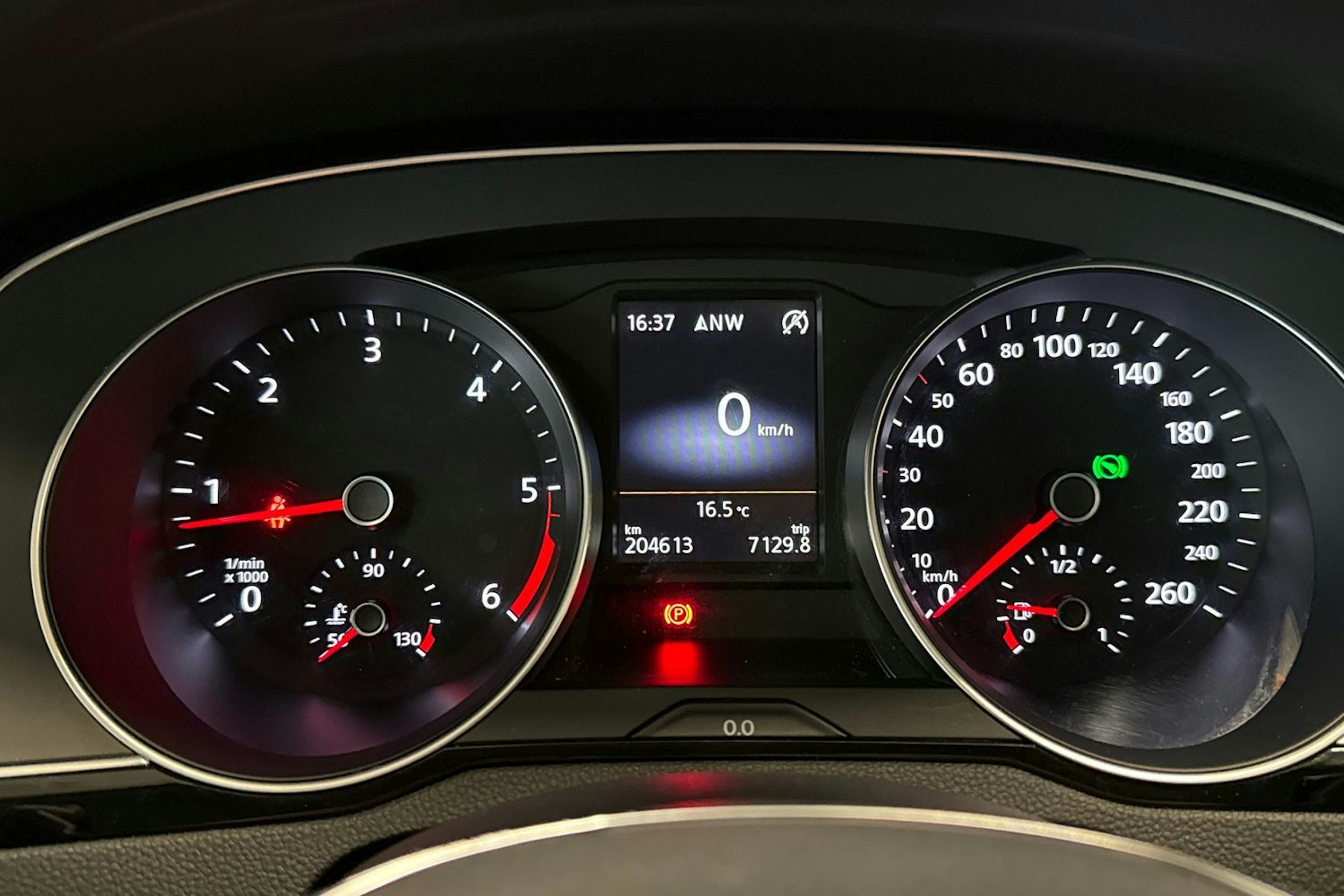 harmaa Volkswagen Passat 2015 kuva 20.