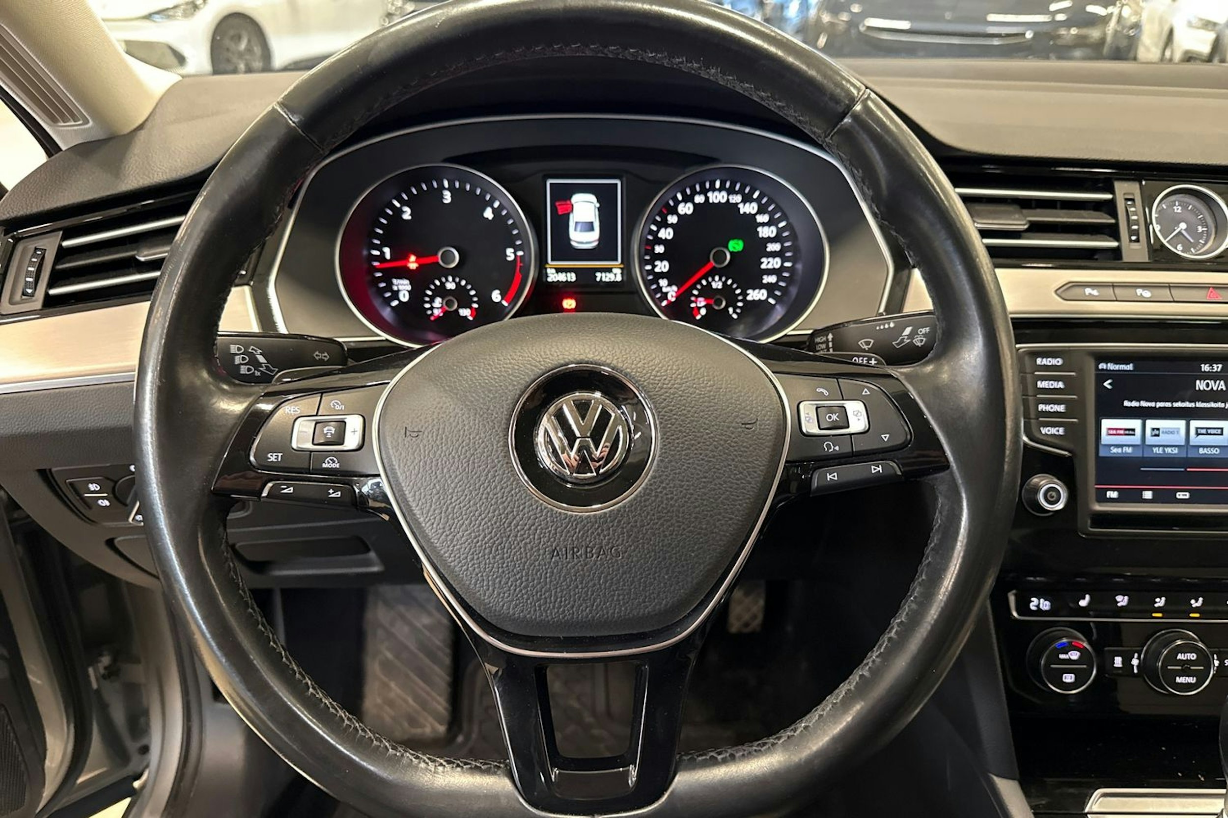 harmaa Volkswagen Passat 2015 kuva 21.