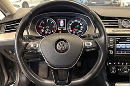 harmaa Volkswagen Passat 2015 kuva 21.