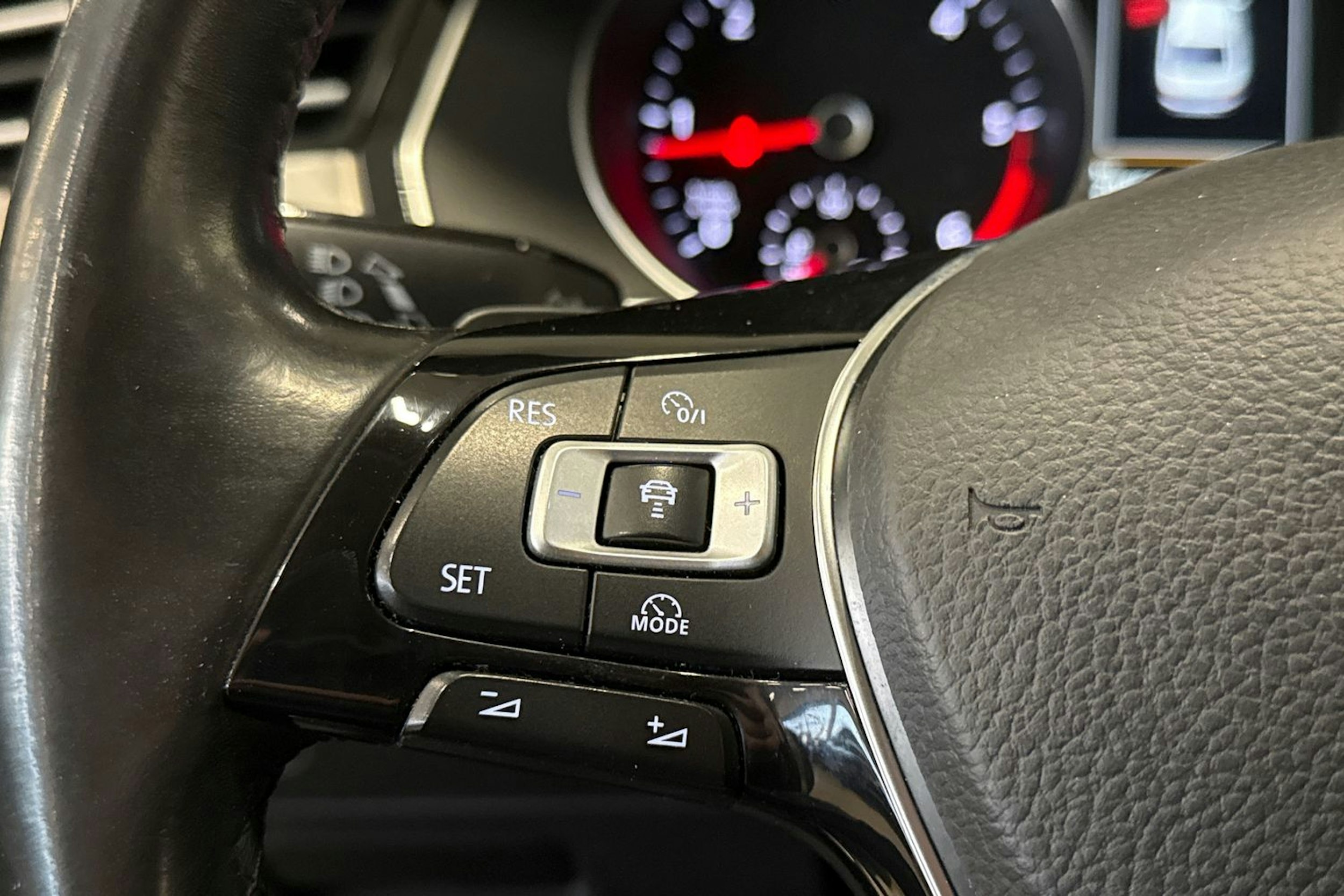 harmaa Volkswagen Passat 2015 kuva 22.