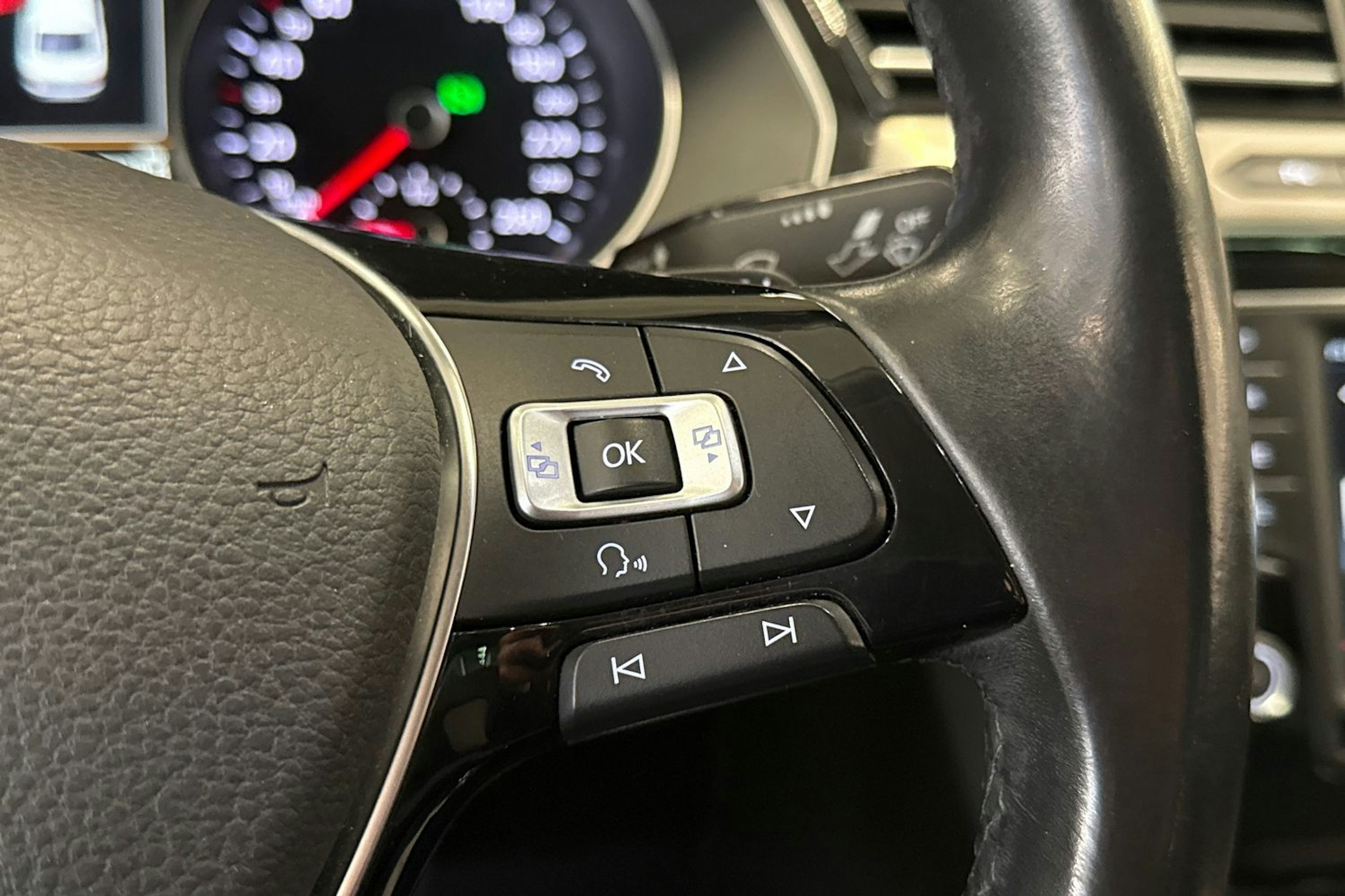 harmaa Volkswagen Passat 2015 kuva 23.