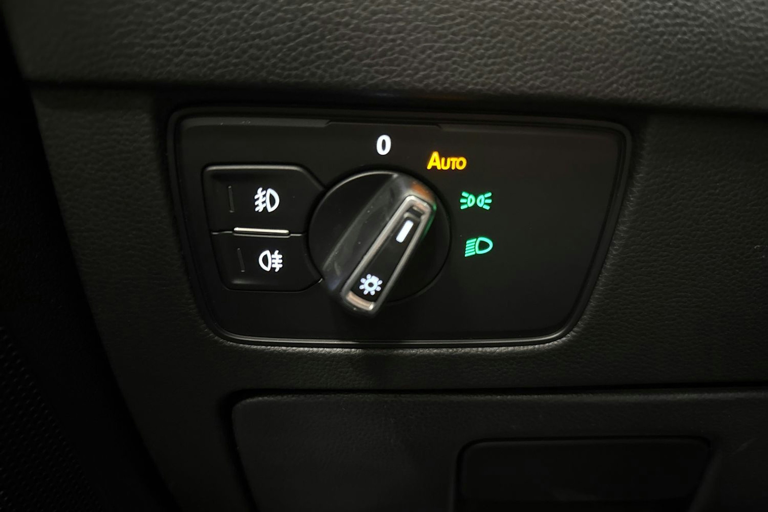 harmaa Volkswagen Passat 2015 kuva 24.