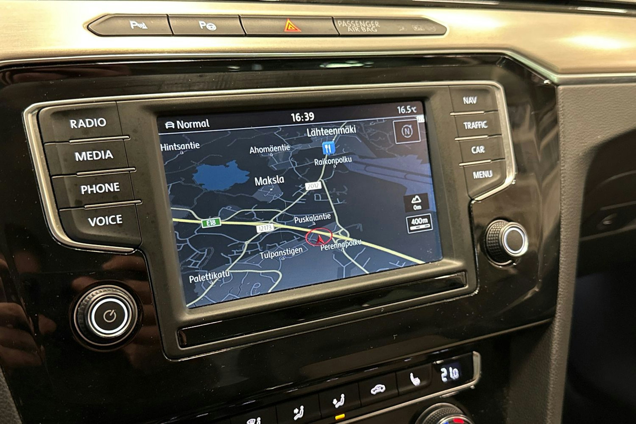 harmaa Volkswagen Passat 2015 kuva 26.