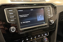 harmaa Volkswagen Passat 2015 kuva 27.