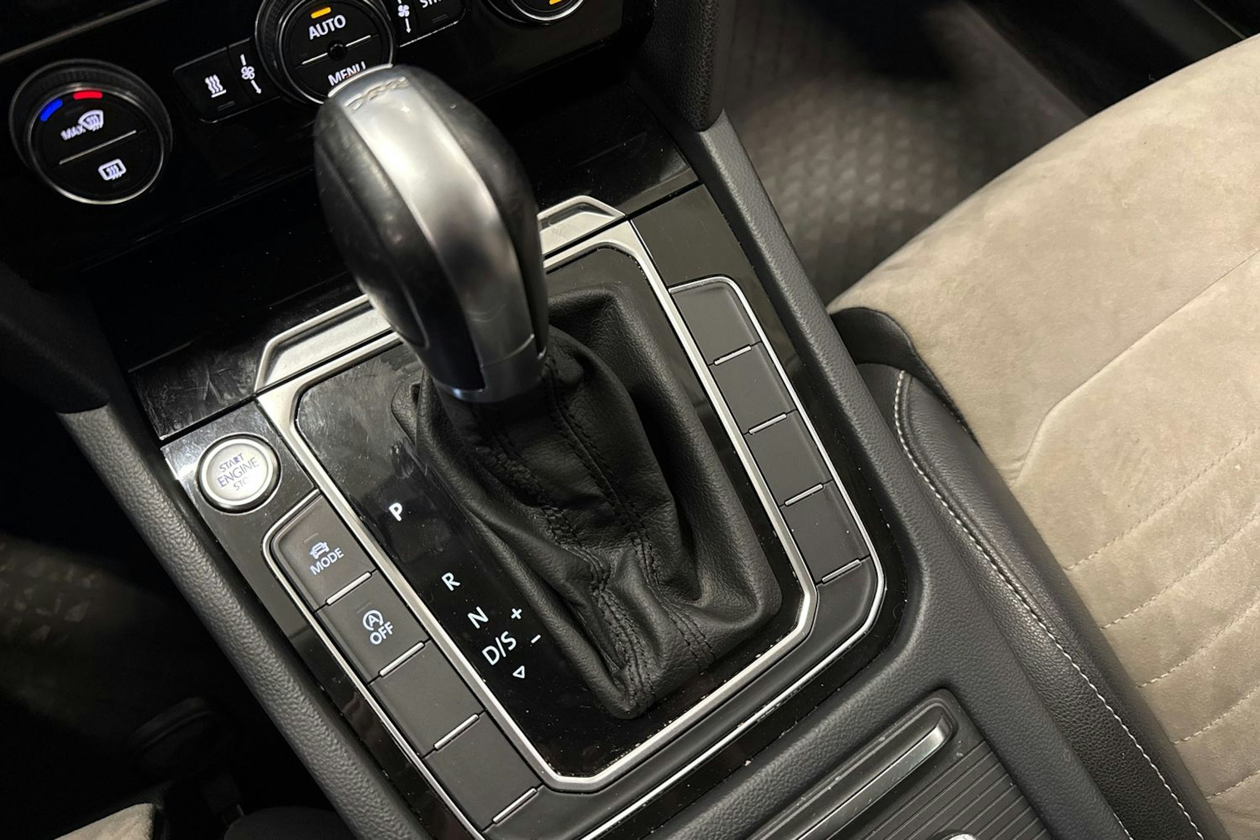 harmaa Volkswagen Passat 2015 kuva 30.