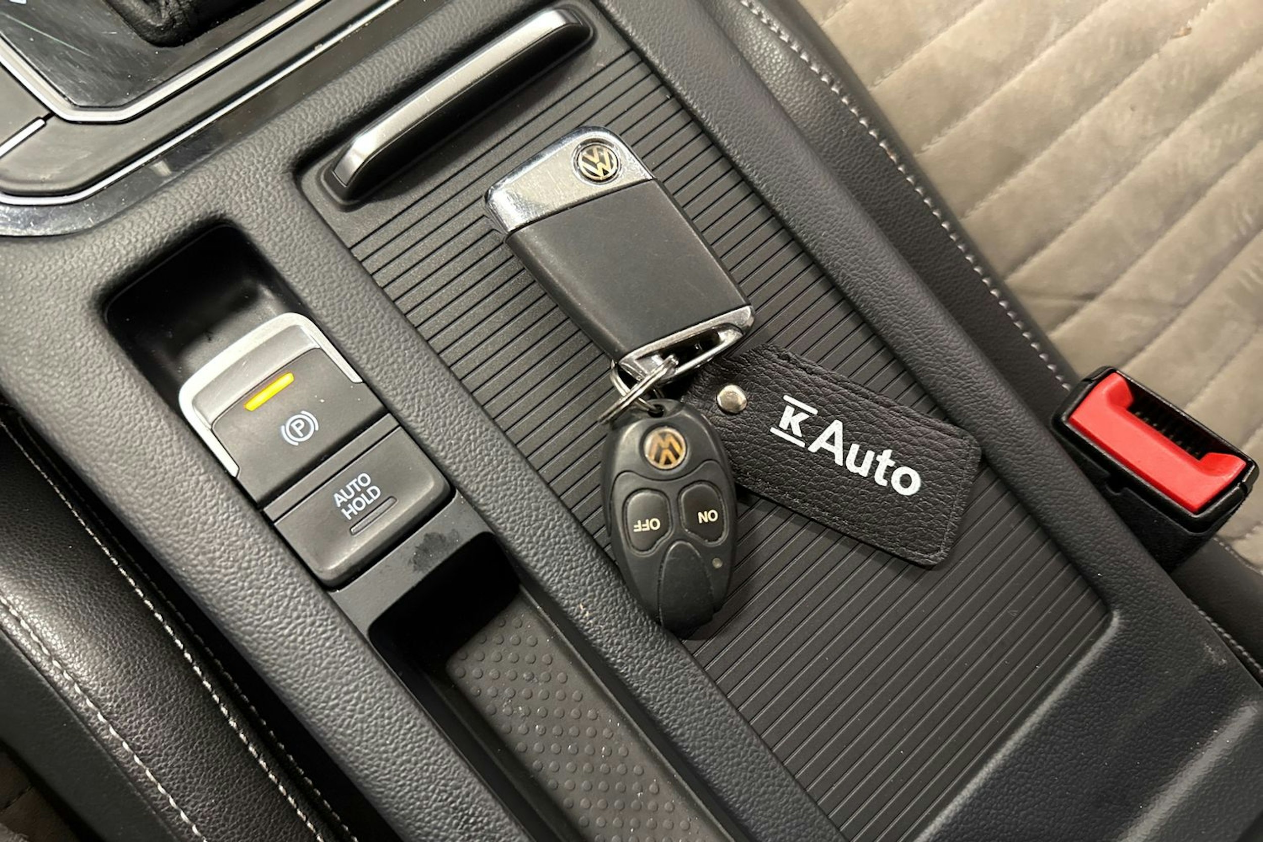 harmaa Volkswagen Passat 2015 kuva 31.