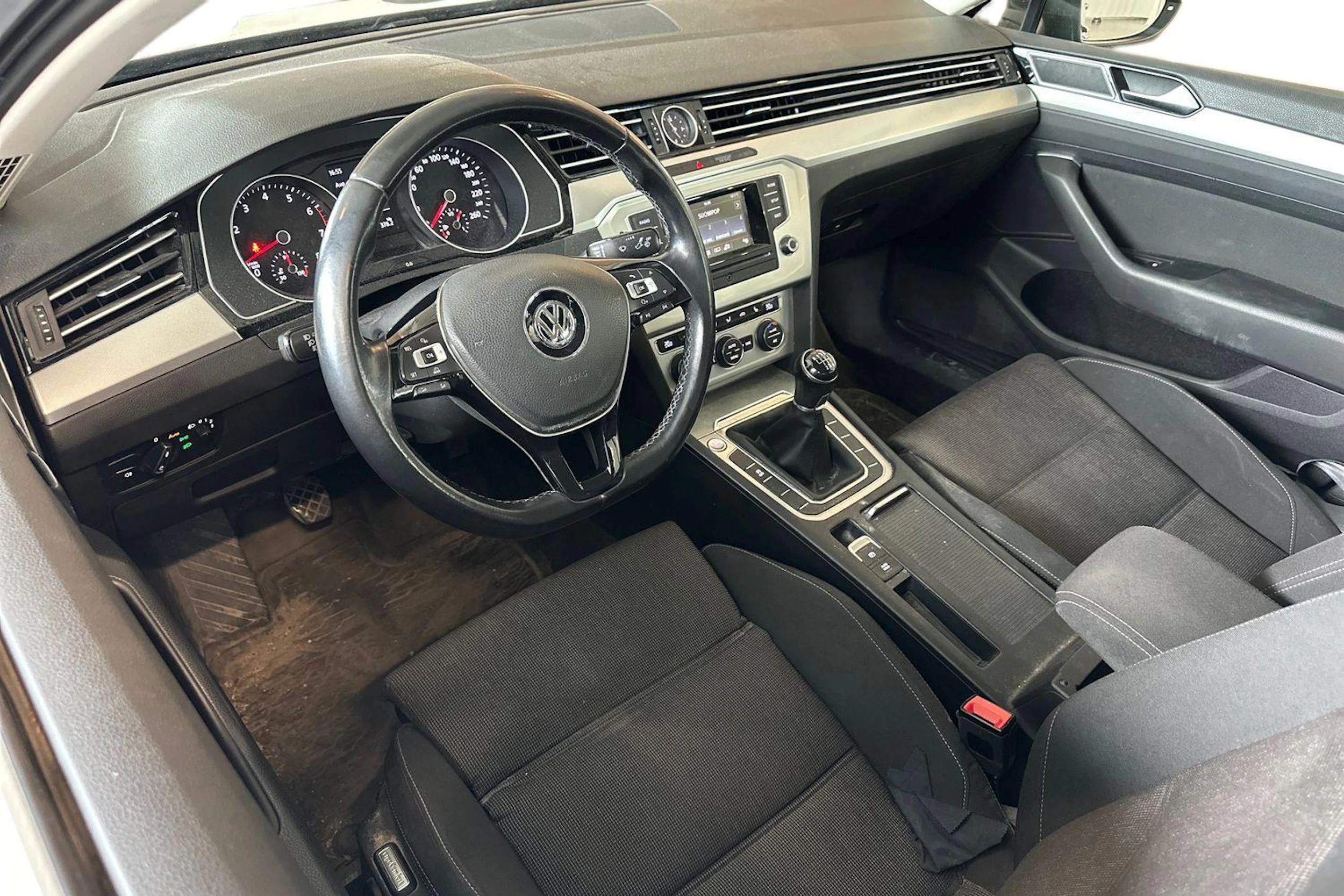 ruskea (beige) Volkswagen Passat 2015 kuva 3.