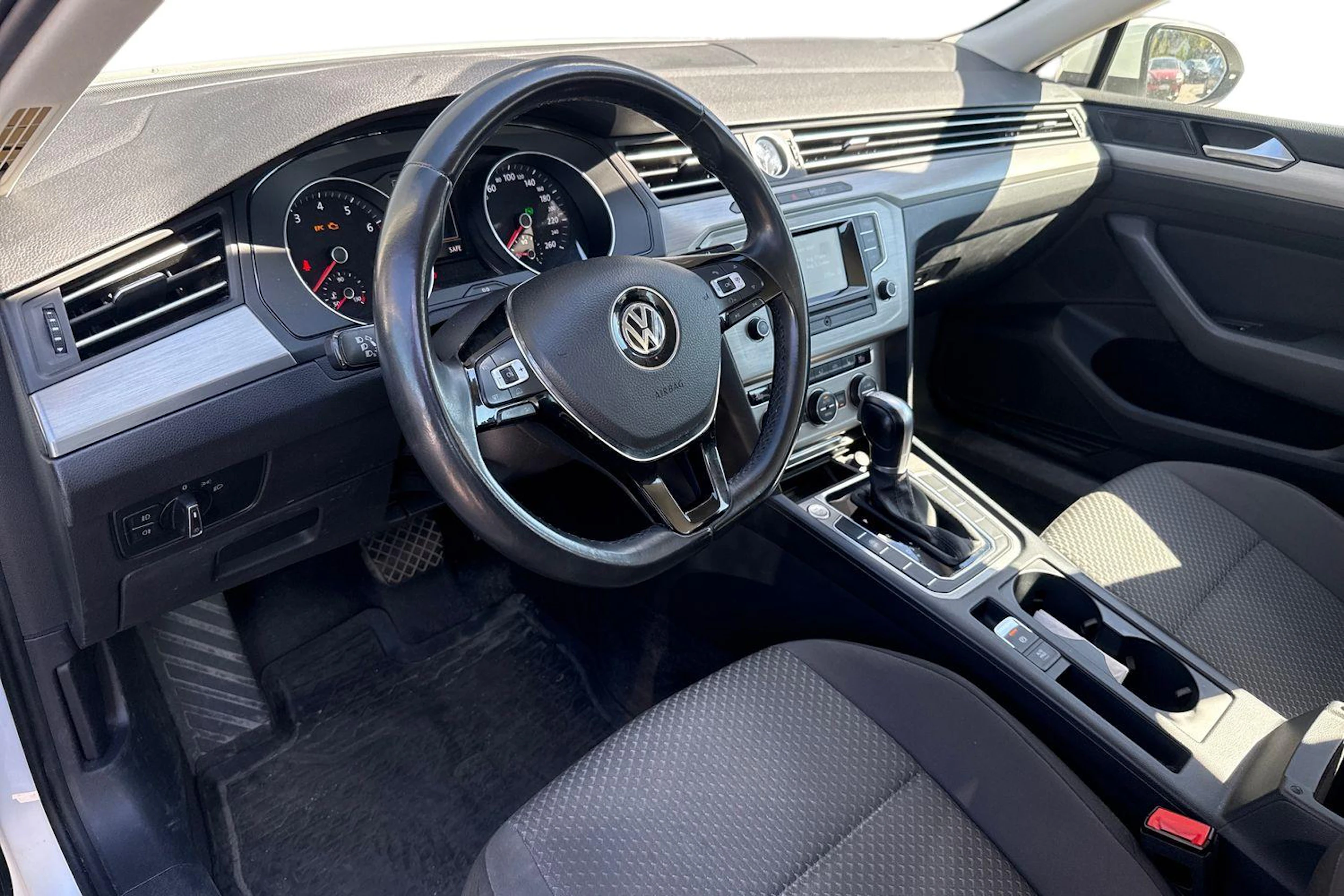 valkoinen Volkswagen Passat 2015 kuva 3.