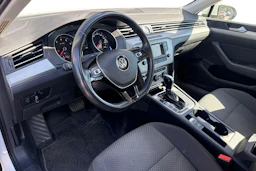 valkoinen Volkswagen Passat 2015 kuva 3.