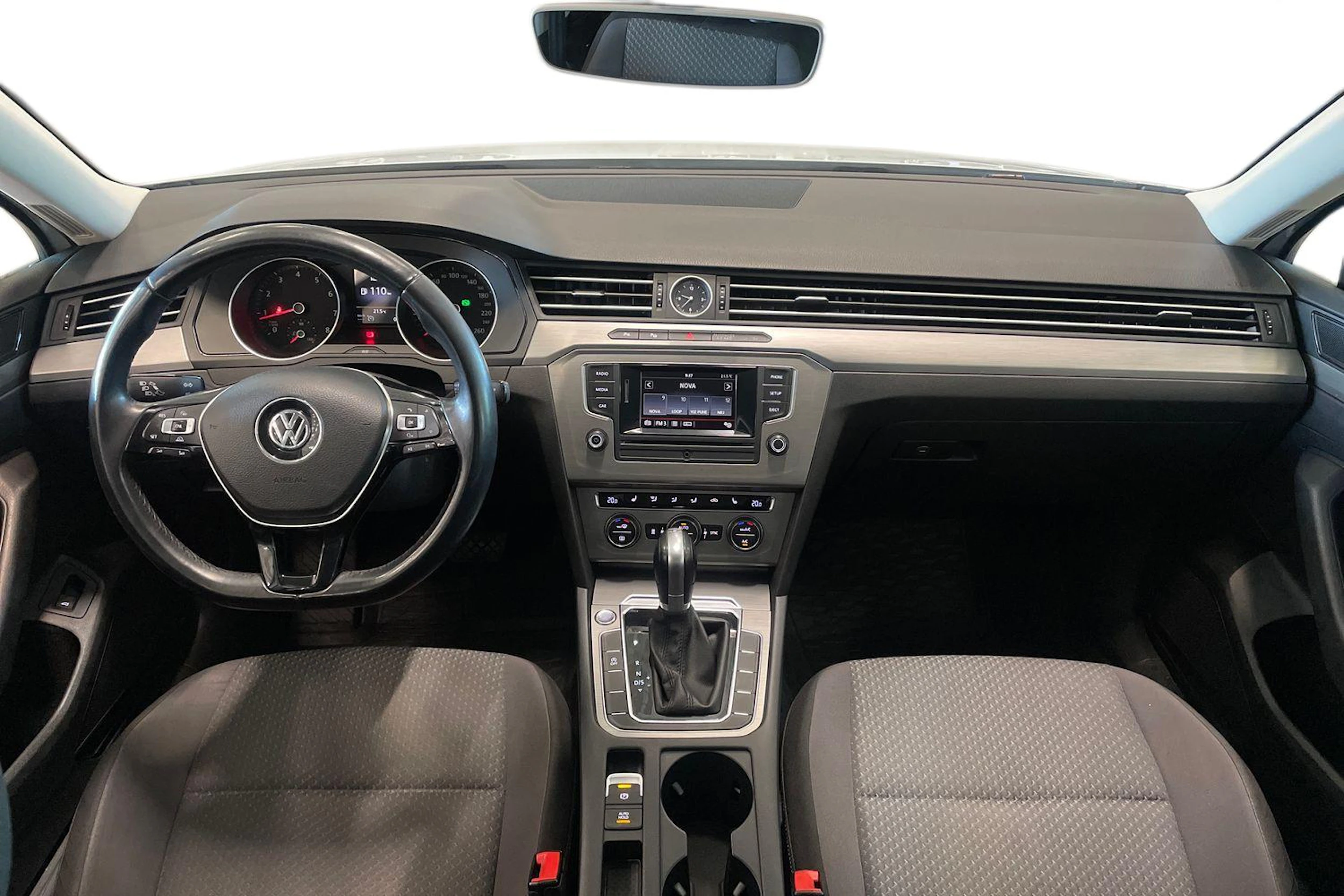 valkoinen Volkswagen Passat 2015 kuva 9.