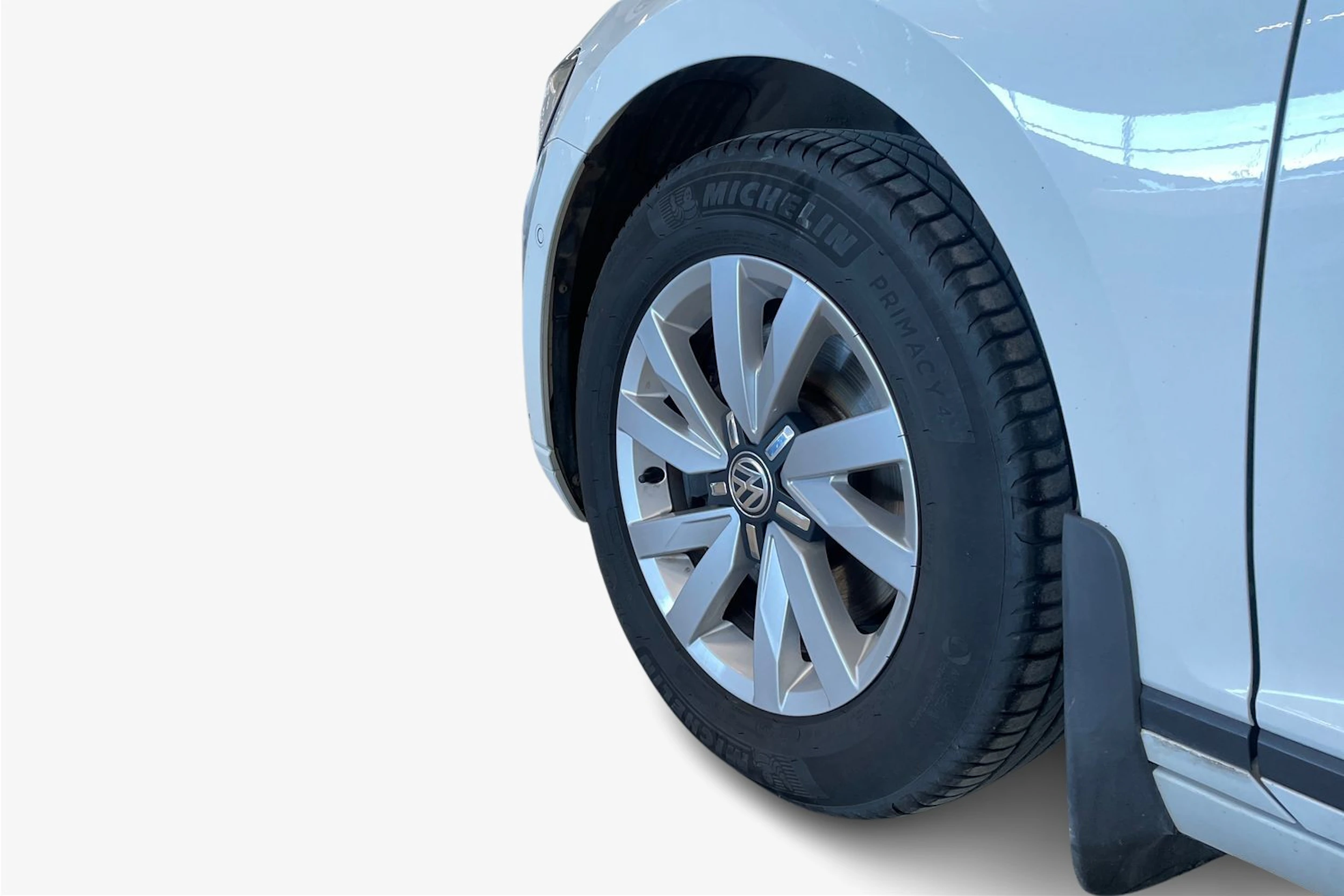 valkoinen Volkswagen Passat 2015 kuva 12.