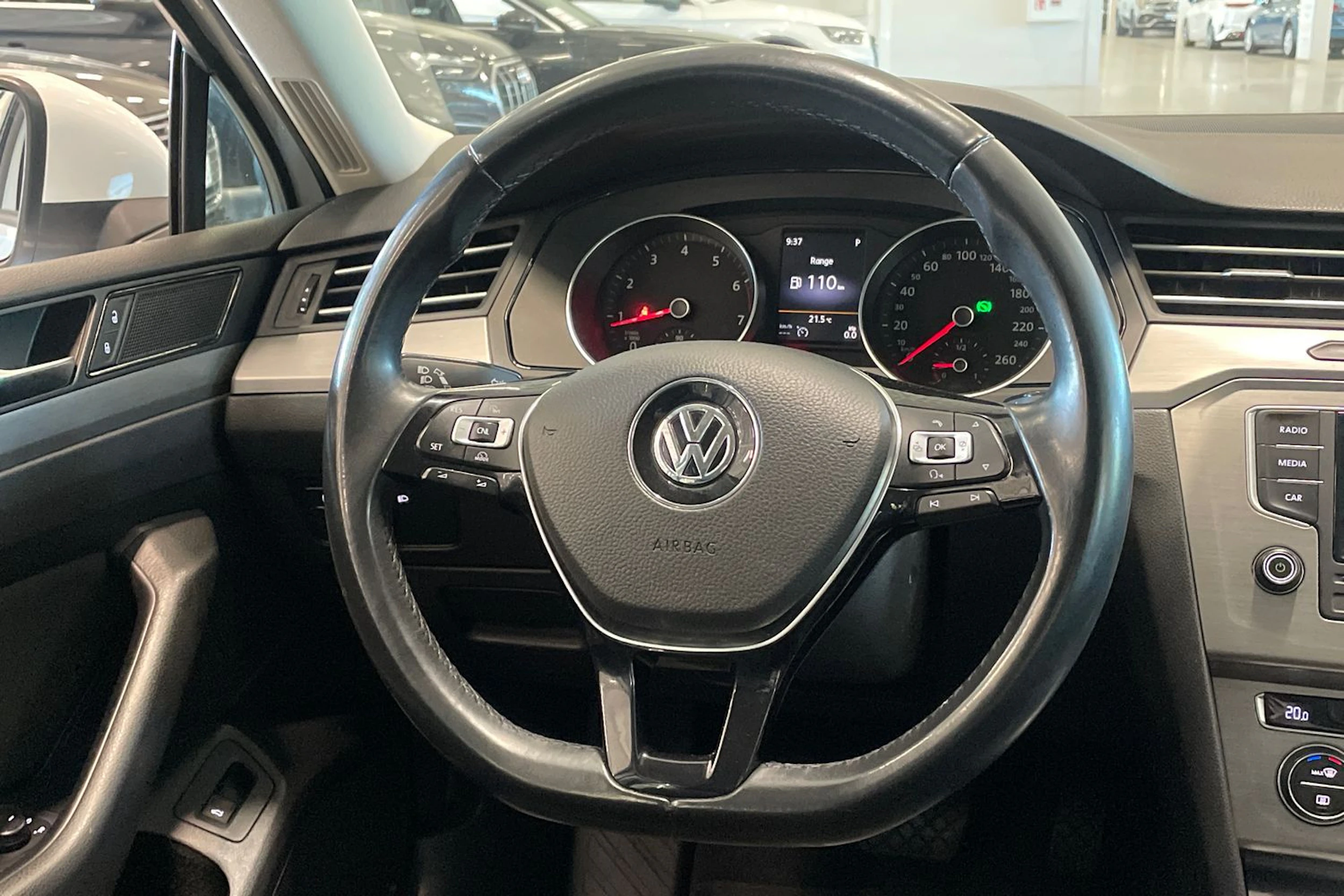 valkoinen Volkswagen Passat 2015 kuva 16.