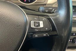 valkoinen Volkswagen Passat 2015 kuva 18.