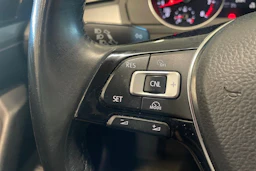 valkoinen Volkswagen Passat 2015 kuva 19.