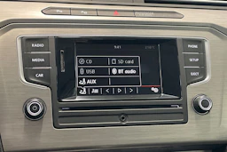 valkoinen Volkswagen Passat 2015 kuva 22.