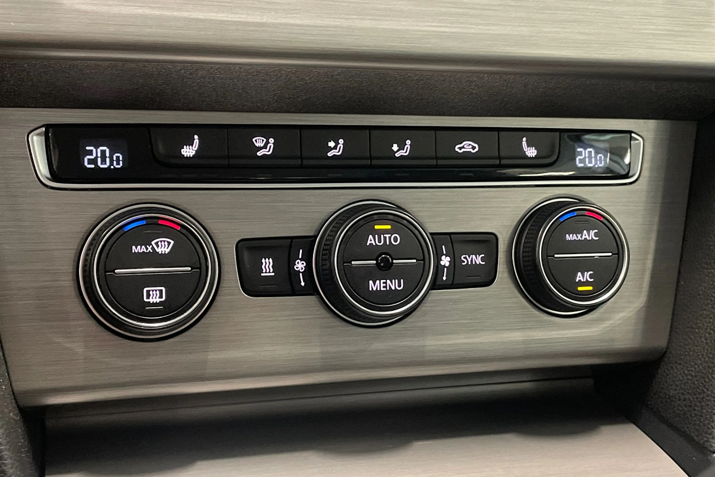 valkoinen Volkswagen Passat 2015 kuva 24.