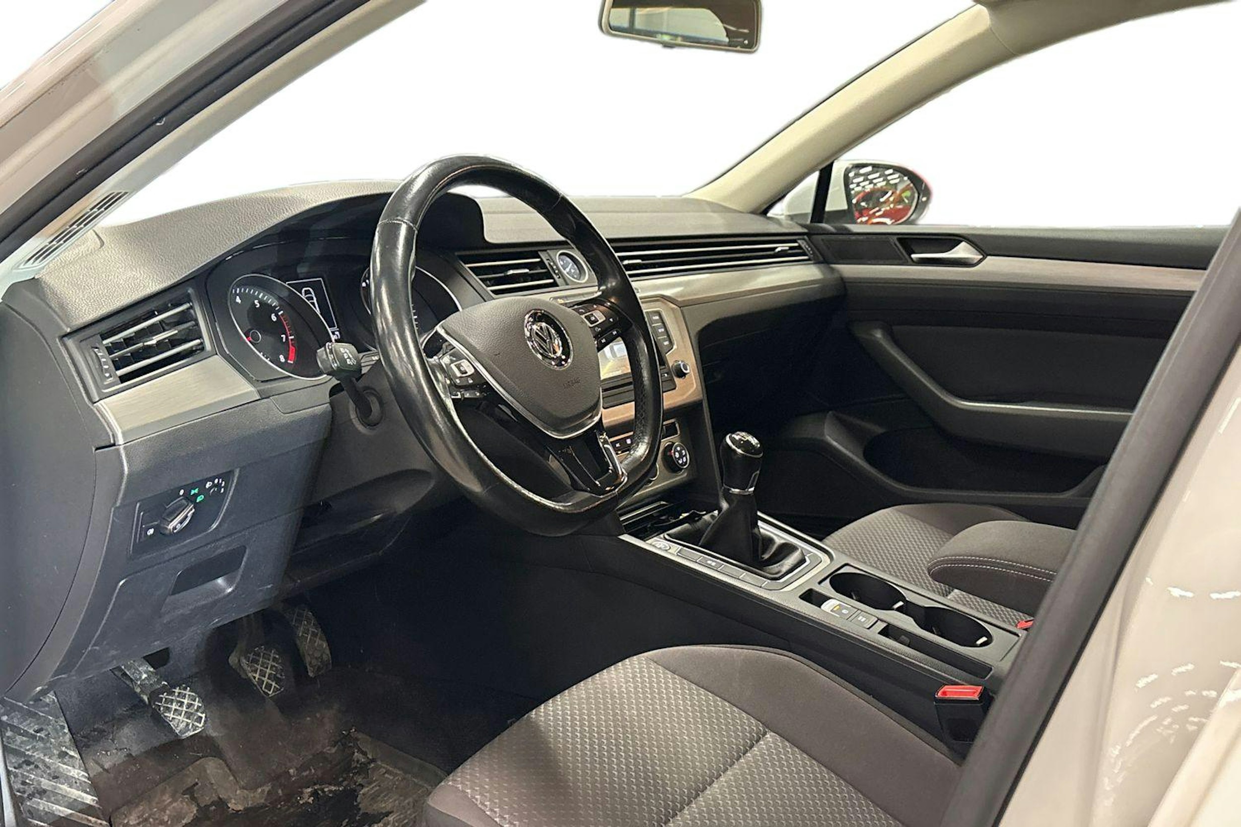 valkoinen Volkswagen Passat 2015 kuva 3.