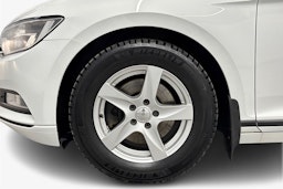 valkoinen Volkswagen Passat 2015 kuva 11.