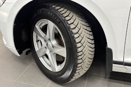 valkoinen Volkswagen Passat 2015 kuva 13.