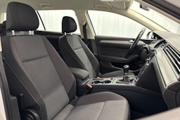 valkoinen Volkswagen Passat 2015 kuva 14.