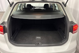 valkoinen Volkswagen Passat 2015 kuva 15.