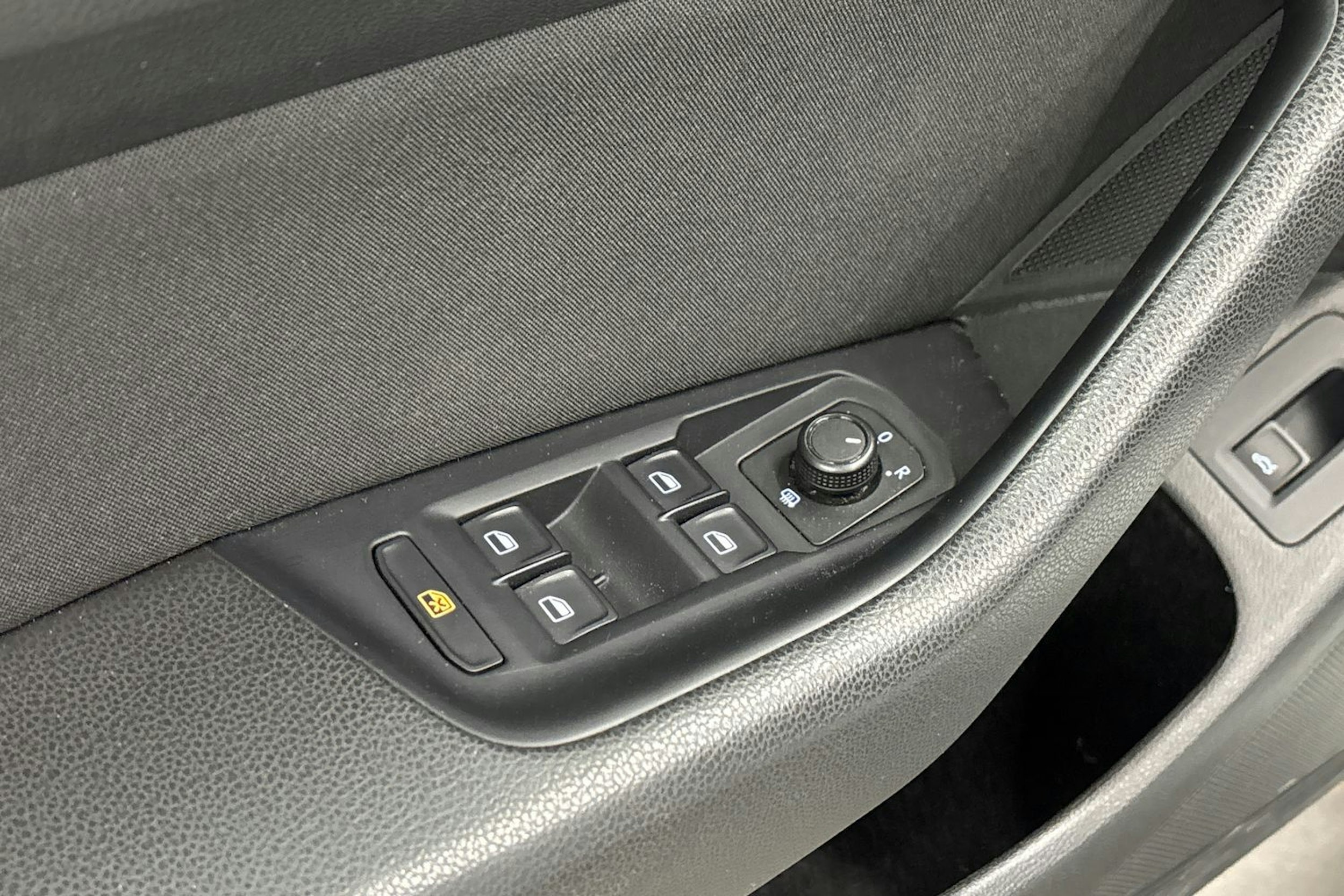 valkoinen Volkswagen Passat 2015 kuva 16.