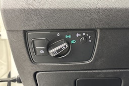 valkoinen Volkswagen Passat 2015 kuva 17.