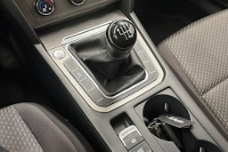 valkoinen Volkswagen Passat 2015 kuva 25.