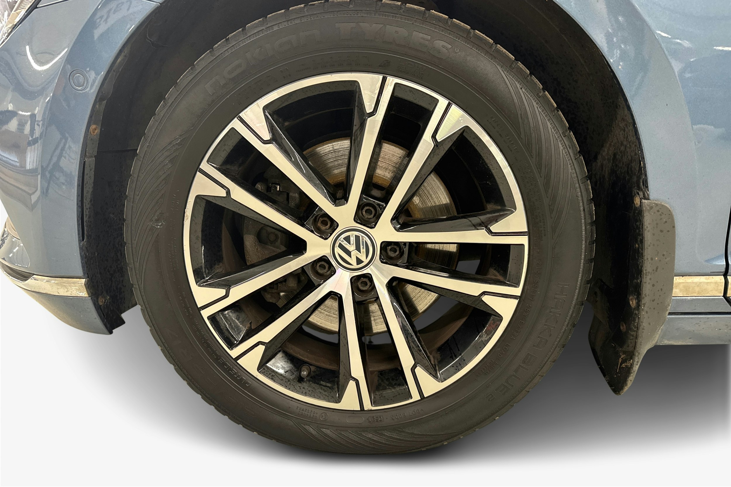 sininen Volkswagen Passat 2016 kuva 11.