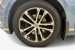 sininen Volkswagen Passat 2016 kuva 11.