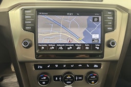 sininen Volkswagen Passat 2016 kuva 19.