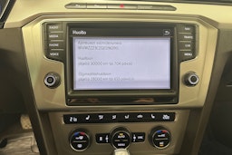 sininen Volkswagen Passat 2016 kuva 20.