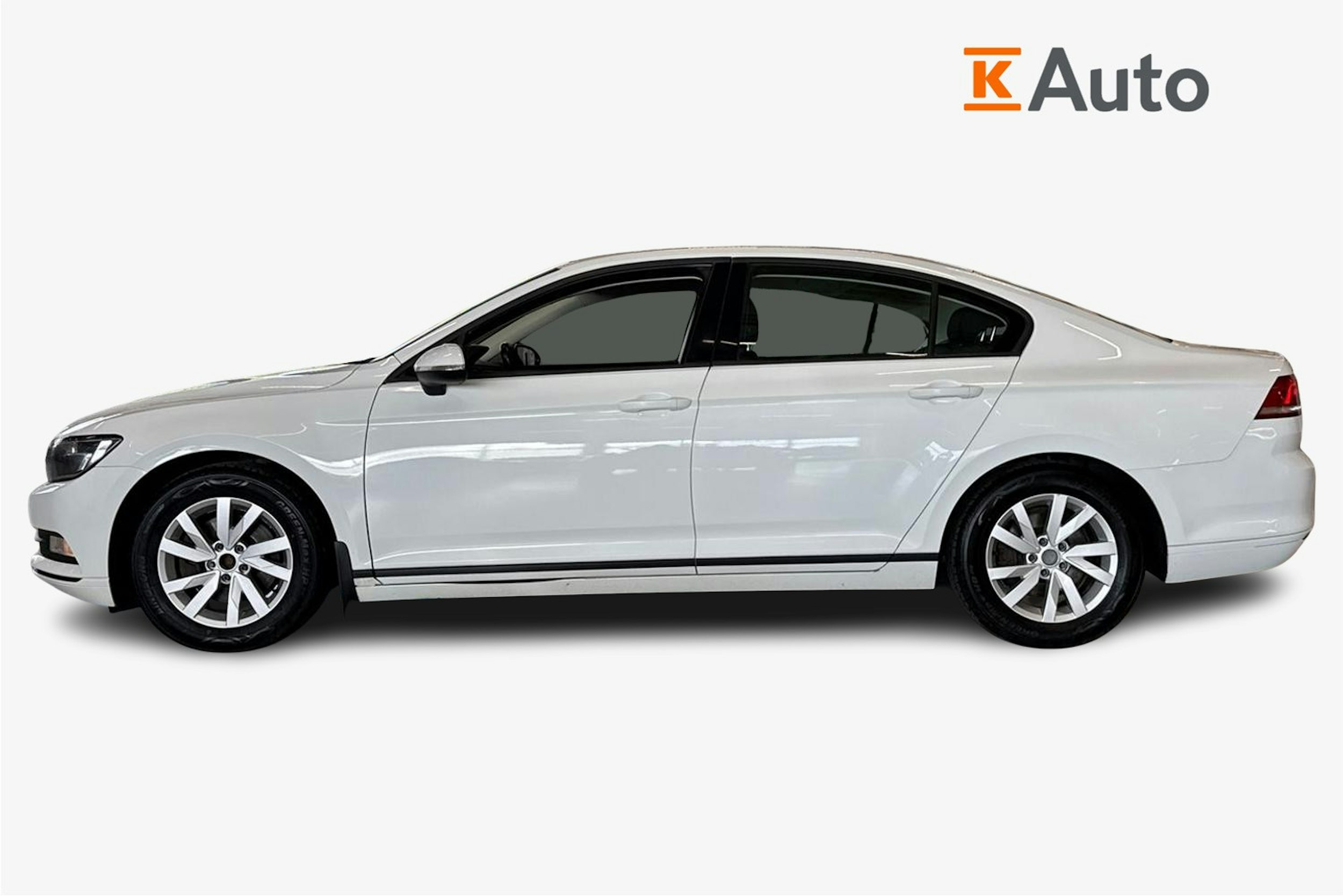 valkoinen Volkswagen Passat 2016 kuva 5.