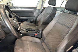 valkoinen Volkswagen Passat 2016 kuva 8.