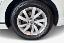valkoinen Volkswagen Passat 2016 kuva 9.