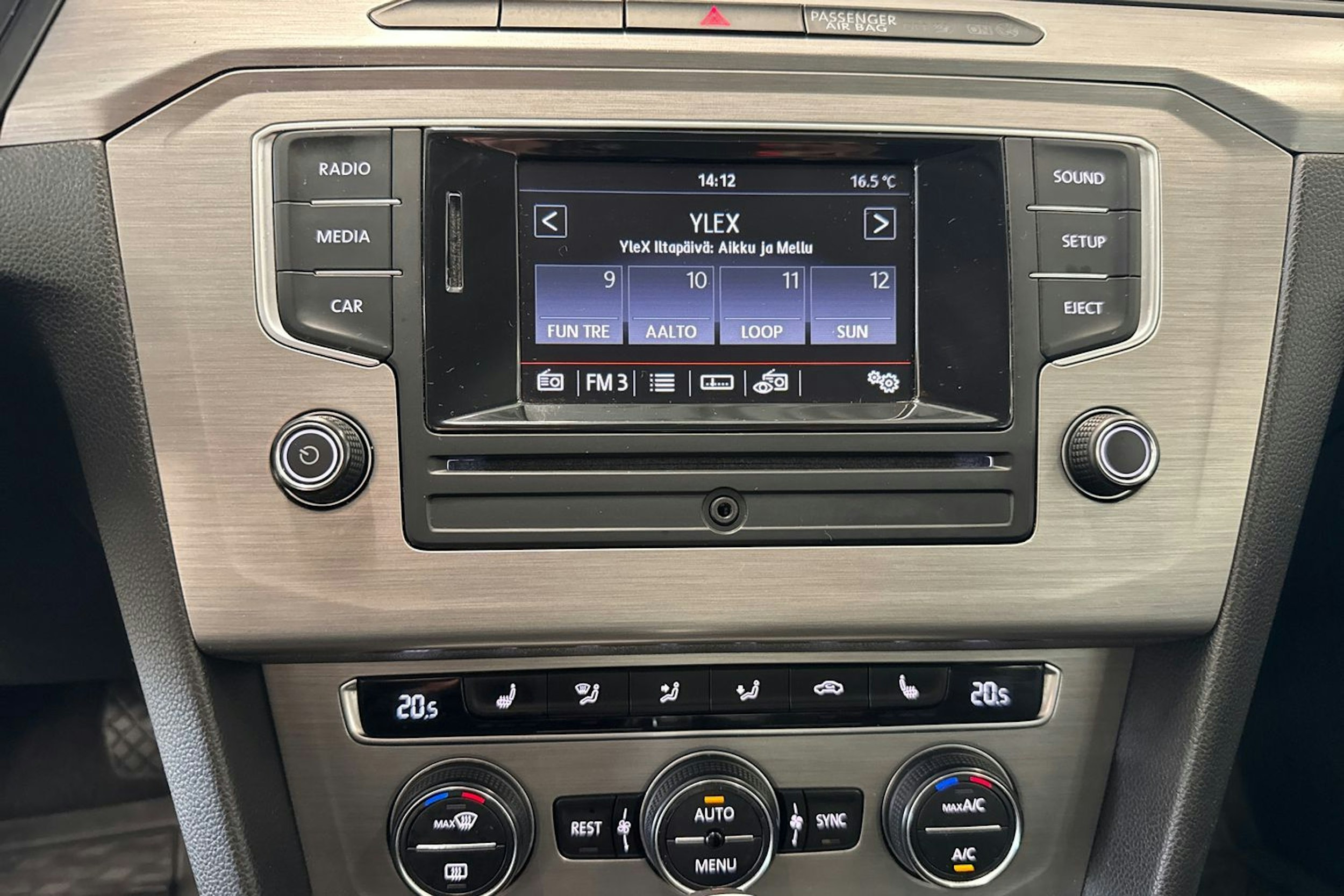 valkoinen Volkswagen Passat 2016 kuva 12.