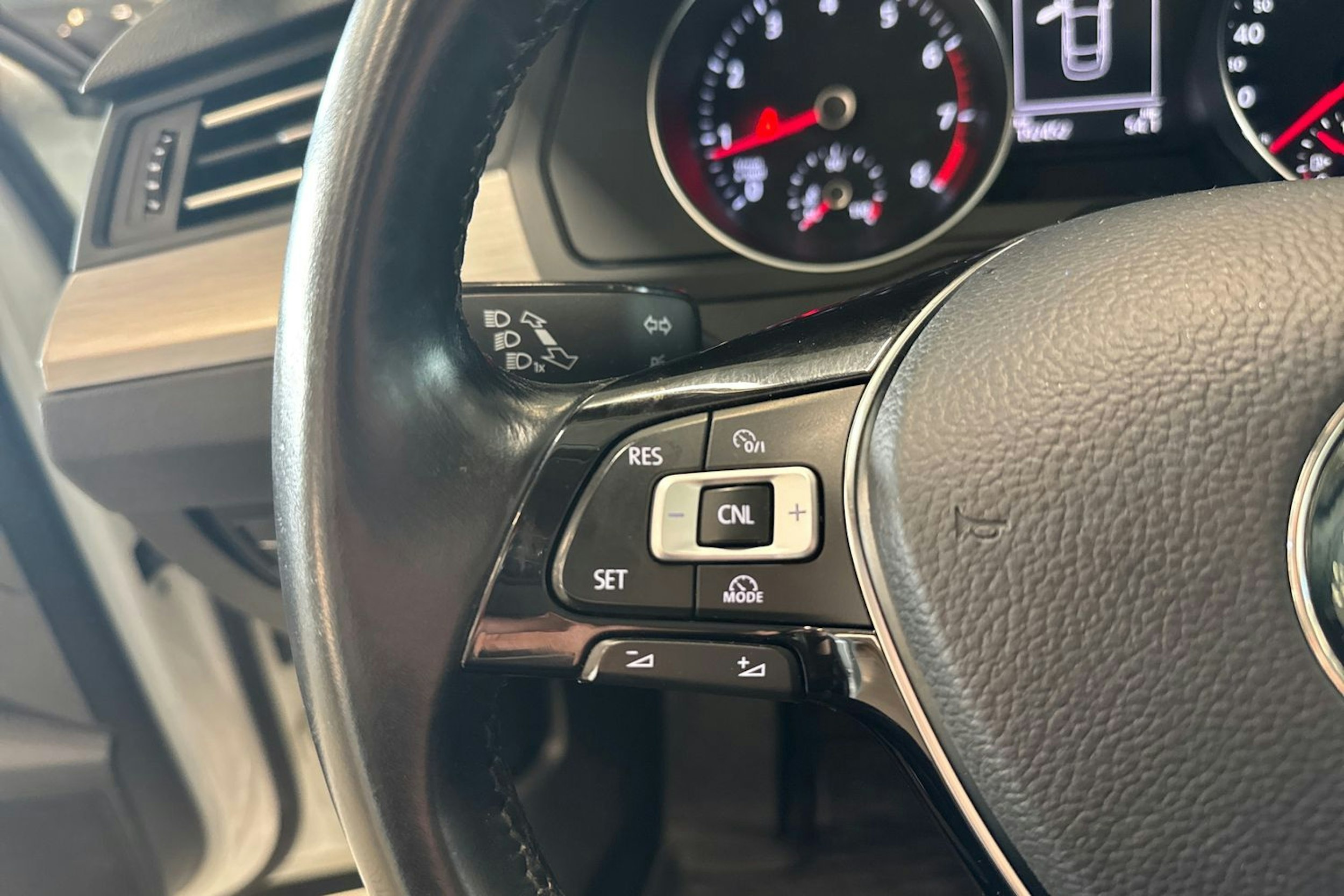 valkoinen Volkswagen Passat 2016 kuva 16.